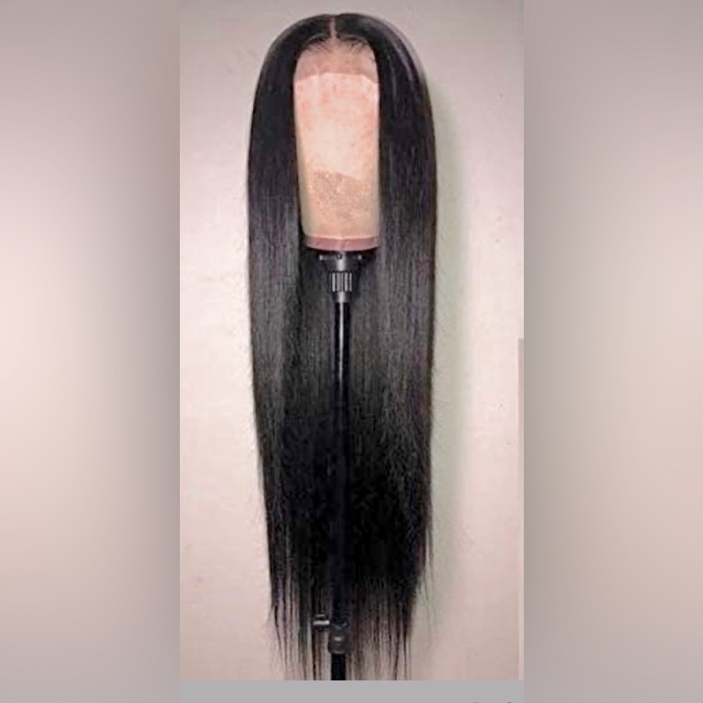 apply heat to the wig,wig is 24 inches nots are small and has soft long hair.